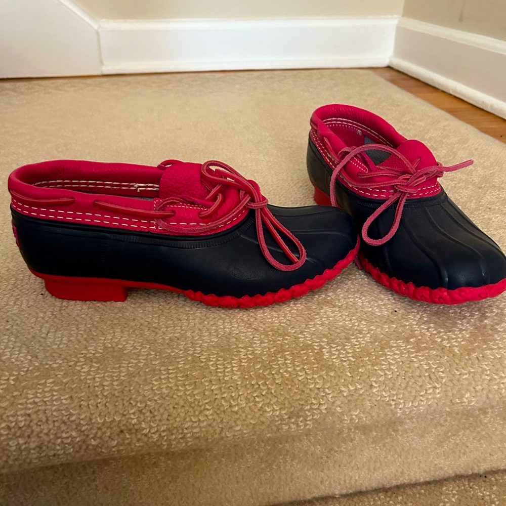 LL Bean rubber moc, magenta and navy. size 7